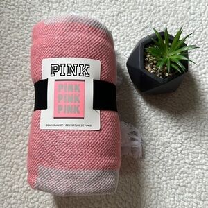 - 😊NWT PINK Victoria's Secret Pink beach blanket pink Logo 50x60